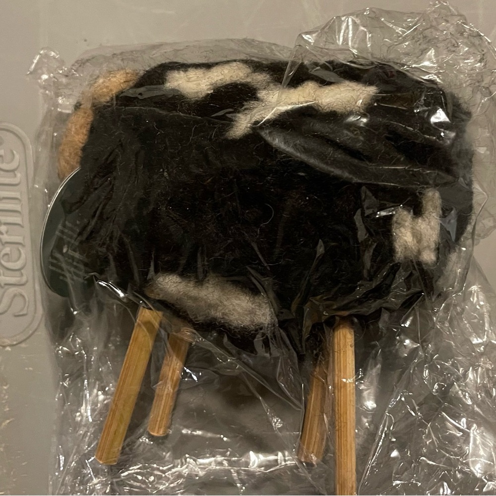 New West Elm Felt Wool Sheep Object / Decor Black with White Spots 51/2 X 6” - Picture 4 of 9
